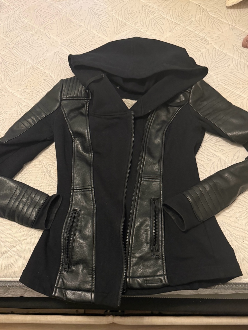 Blanc Noir Women's Black Hooded Zip Up Jacket Short Solid Long Sleeve XS